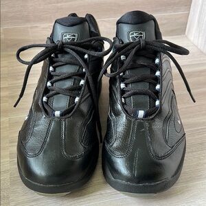 Nike Black and Gold Athletic Golf Shoes with Rounded Toe Size 10.5